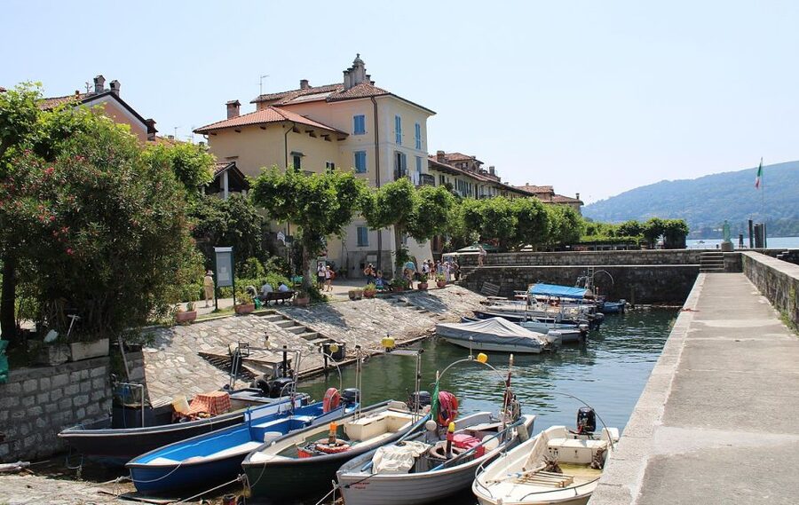 From Stresa: Isola Pescatori Hop-on Hop-off Boat Tour - Stresa on the return: pairing with Villa Pallavicino gardens