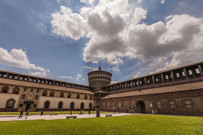 Full-day Skip-The-Line Milan, The Last Supper and Duomo Cathedral - Piazza della Scala and Piazza Affari: opera glamour and Milan’s cheeky street art