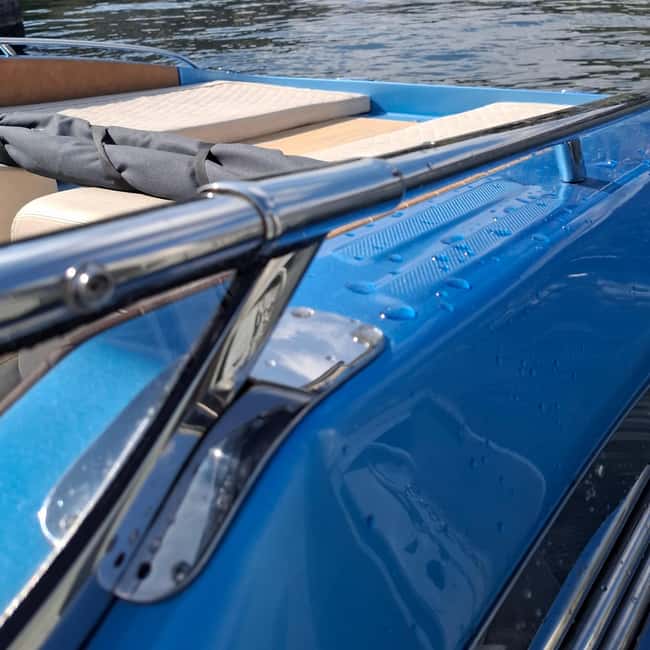 Grand Tour, on luxury speedboat at Lake Como - The Mostes Offshore 31: comfort and practical perks