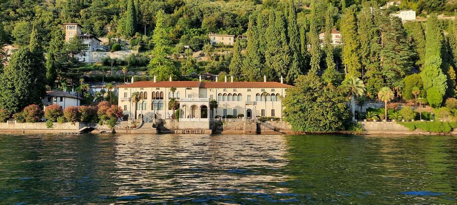 Grand Tour, on luxury speedboat at Lake Como - Laglio quick pass, then the Villa del Balbianello anchor stop