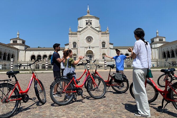 Highlights of Milan Bike Tour - La Scala area: an opera landmark you can appreciate from the street