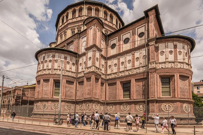 Historic Milan Tour with Skip-the-Line Last Supper Ticket - Via Dante and Piazza dei Mercanti, the medieval thread