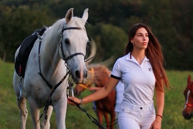 Horseback riding for experts between the lake and the mountains - Why This Expert Horseback Trek Works Between Two Lakes