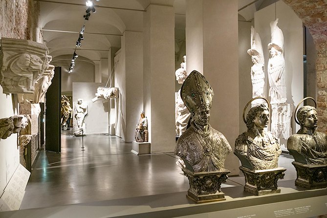 Inside Milan’s Duomo: Cathedral Tour with Optional Rooftop - Why this Duomo tour feels efficient right away