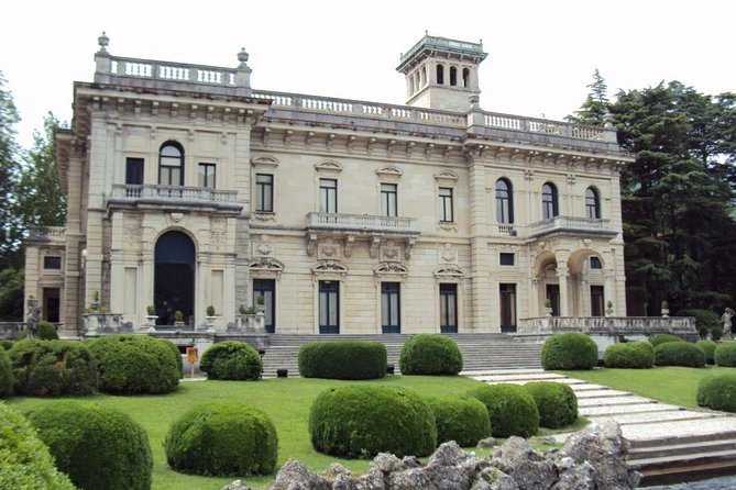 Lake Como and its villas tour - Villa del Balbianello: Cardinal origins and a taxi boat ride