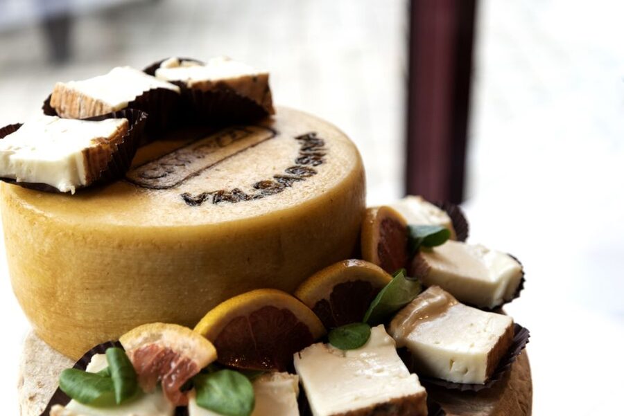 Lake Como: Cheese Factory Tour and Tasting in Valsassina - Lake Como audio guide: how to roll this into your day