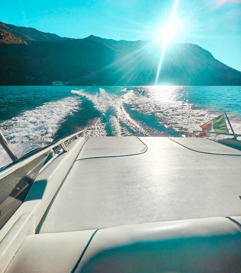 Lake Como: Scenic Private Boat Tour through the Best Villas - The 1-Hour Cruise From Como, Villa Geno to the Famous Mandarin Oriental