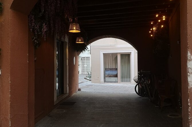 Lake Garda at Sunset: Desenzano Walk & Boat around Sirmione - Villa di Maria Callas: a palace with an art-deco vibe