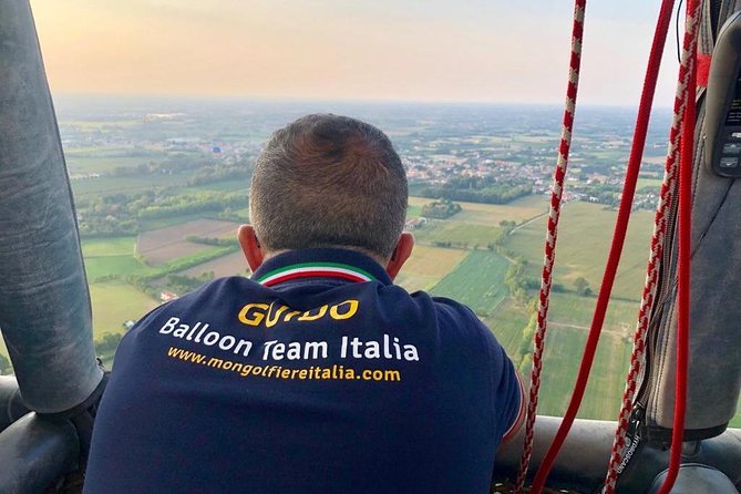 Lombardy Hot Air Balloon Flight Milan - Balloon Team Italia on the Ground: Briefing, Flaming Inflation, and a Small Basket