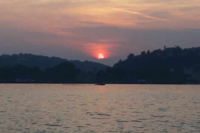 Luxury Sunset Lake Como 1h or experience with enchanting view - A Luxury Sunset Boat on Lake Como, Built for the Golden Hour