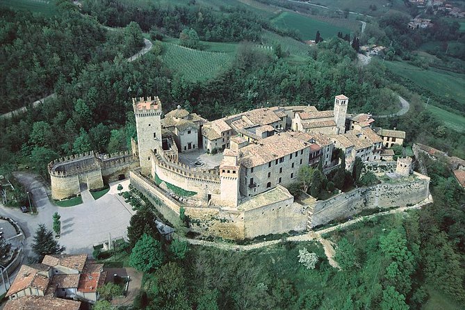 Medieval villages & Cremona Stradivari's town, tour from Milan - Medieval villages and castles: two slow towns you can actually enjoy