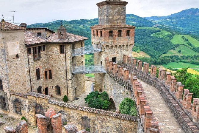 Medieval villages & Cremona Stradivari's town, tour from Milan - Taste stops in the day: wine, cheese, and a smarter way to fuel