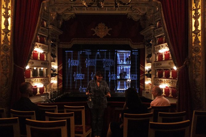 Milan, a city of art an history. Classic tour of Milan - Galleria Vittorio Emanuele II: A Glamorous Pause With Built-in Context