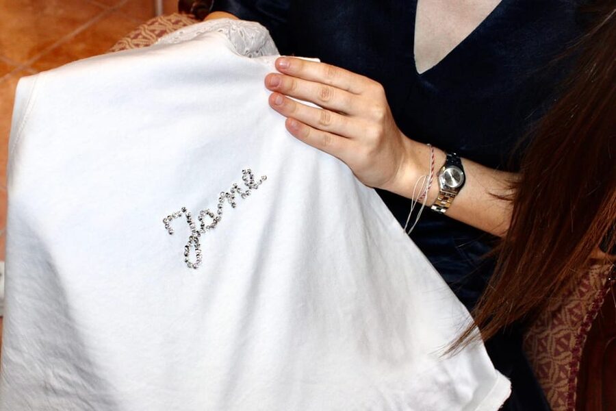 Milan: Artisan Embroidery Experience - Create your T-shirt - Languages and Comfort: You Should Feel Guided, Not Tested