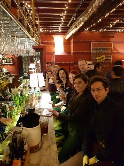 Milan: Bar-Hopping Tour with Welcome Drink - Guide Energy and the Group Dynamic