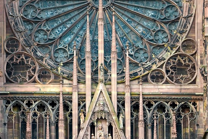 Milan: Best of Skip-the-Line Duomo Guided Tour Experience - Meeting in Piazza Duomo, finding the right start spot