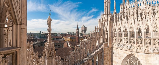 Milan: Best of Skip-the-Line Duomo Rooftops Guided Tour - Getting great views without losing your guide in the crowd
