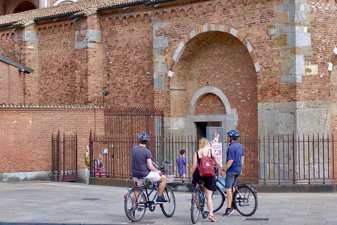 Milan: Bicycle Tour Live Tourist Guide 3 hours and half - Brera District: artists, palaces, and an elegant Milan mood