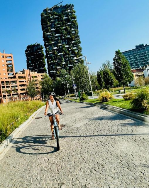 Milan: Bike tour of the city - Sforza Castle to Navigli: landmarks plus the kind of Milan you can ride through
