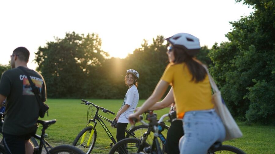 Milan: Bike Tour with Picnic on the turtle lake - Why Milan Gets Better in the Parks of Trenno