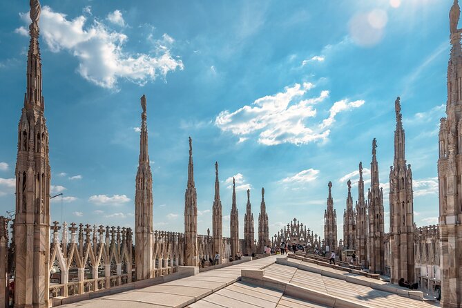 Milan: Cathedral and Duomo's Rooftop Guided Tour - Milan Cathedral Interior: Gothic Details, Stats, and the Madunina