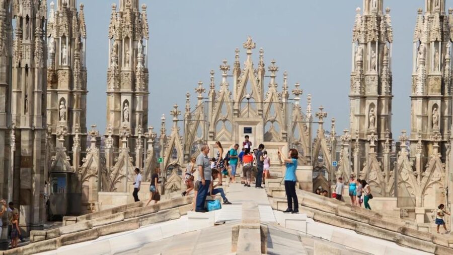 Milan: Cathedral and Terraces Guided Tour with Tickets - Guides and the Feel of the Experience