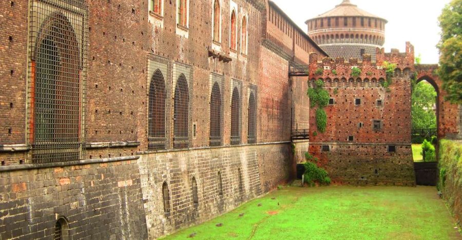 Milan Cathedral, Sforza Castle and Michelangelo’s Pietà Tour - Terraces after the cathedral: the skyline photos you came for