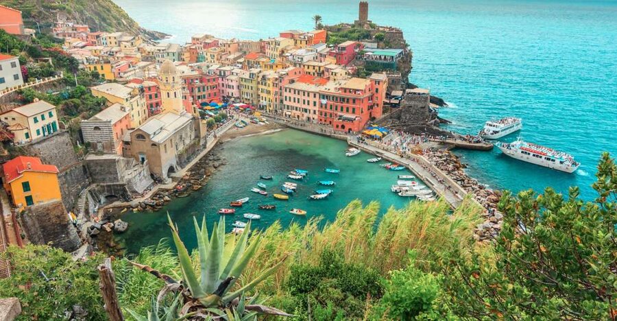 Milan: Cinque Terre Full-Day Guided Trip With Cruise - The boat cruise from La Spezia to Manarola: the best views come first