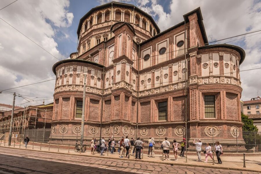 Milan: City Highlights Walking Tour with The Last Supper - Piazza Mercanti and Piazza della Scala: the civic Milan intermission