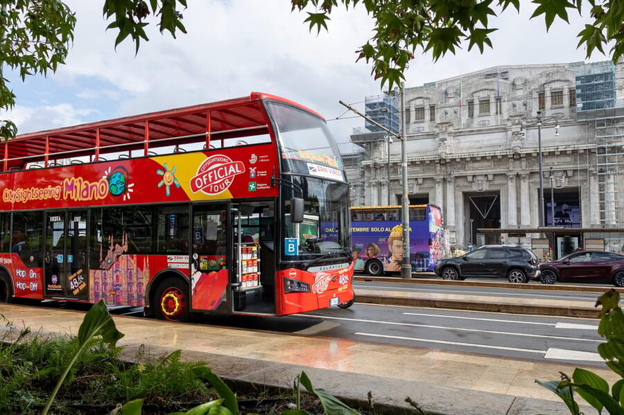 Milan: City Sightseeing Hop-On Hop-Off Bus with Audio Guide - Line A: Castello to the Duomo, Monte Napoleone, and Moscova