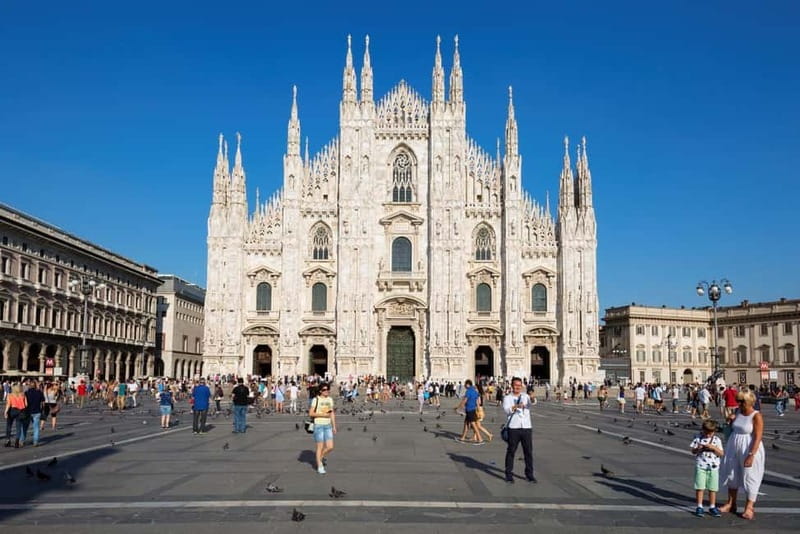 Milan: Duomo Tour with Priority Entry & Rooftop Access - Getting into the Duomo: why priority matters here