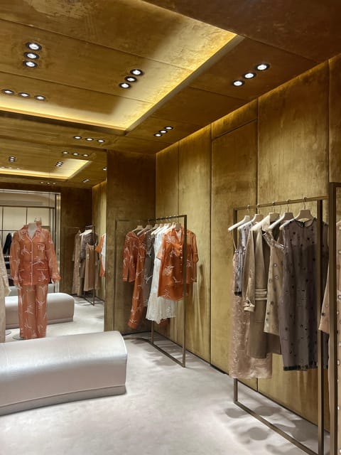 Milan: Exclusive Private Fashion Tour - Getting started at Duomo and Palazzo Reale, right where fashion talk makes sense