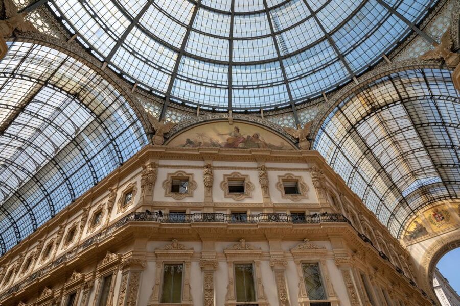 Milan: Express Walk with a Local in 90 minutes - Meeting at Statua di Vittorio Emanuele II, then getting oriented quickly