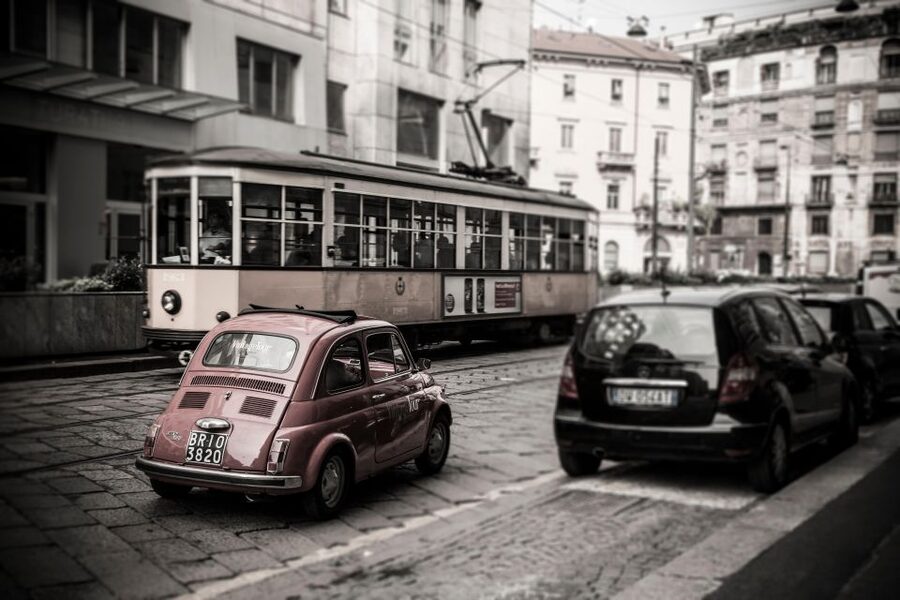 Milan: Fast Tour by Vintage Red Fiat 500 (30 mins, no stop) - A 30-minute Milan drive in a vintage Fiat 500