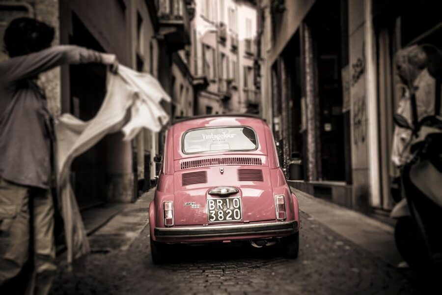 Milan: Fast Tour by Vintage Red Fiat 500 (30 mins, no stop) - Where you meet, what happens first, and how the no-stop format works