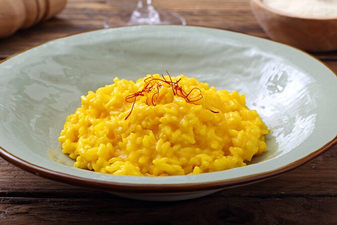 Milan Gourmet Tour: A Premium Tasting Experience by Do Eat Better - Pinacoteca di Brera stop: risotto alla milanese with saffron focus