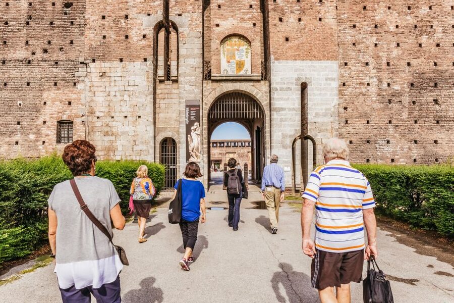 Milan: Guided Walking Tour & Last Supper Visit with Ticket - Milan on foot after the mural: Sforza Castle and Piazza dei Mercanti