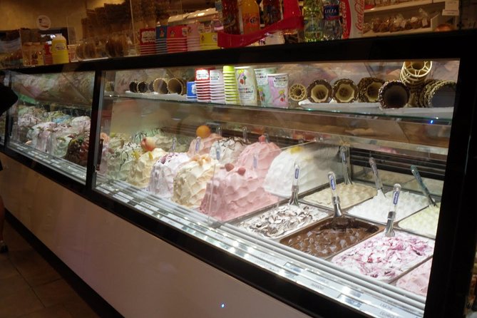 Milan : ITALIAN FOOD TOUR - 3h - Stop 4: Porta Nuova Gelato to Close on a Sweet Note