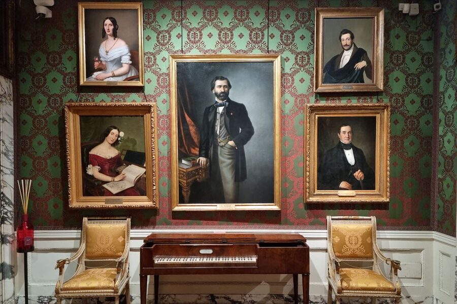 Milan: La Scala Theater and Museum Tour with Entry Tickets - Inside the theater: what you can see from boxes and why it hits different