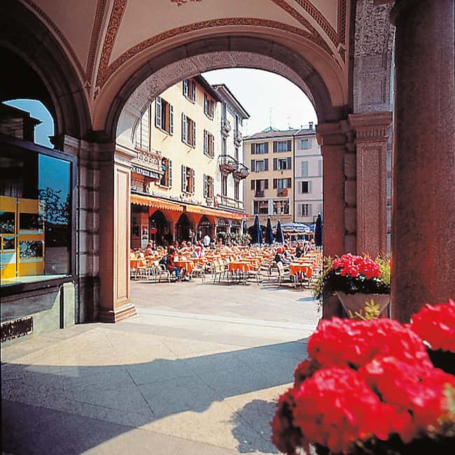 Milan: Lake Como, Bellagio, and Varenna Day Trip & Cruise - Bellagio free time: gardens, stairways, and that calm lakefront feel