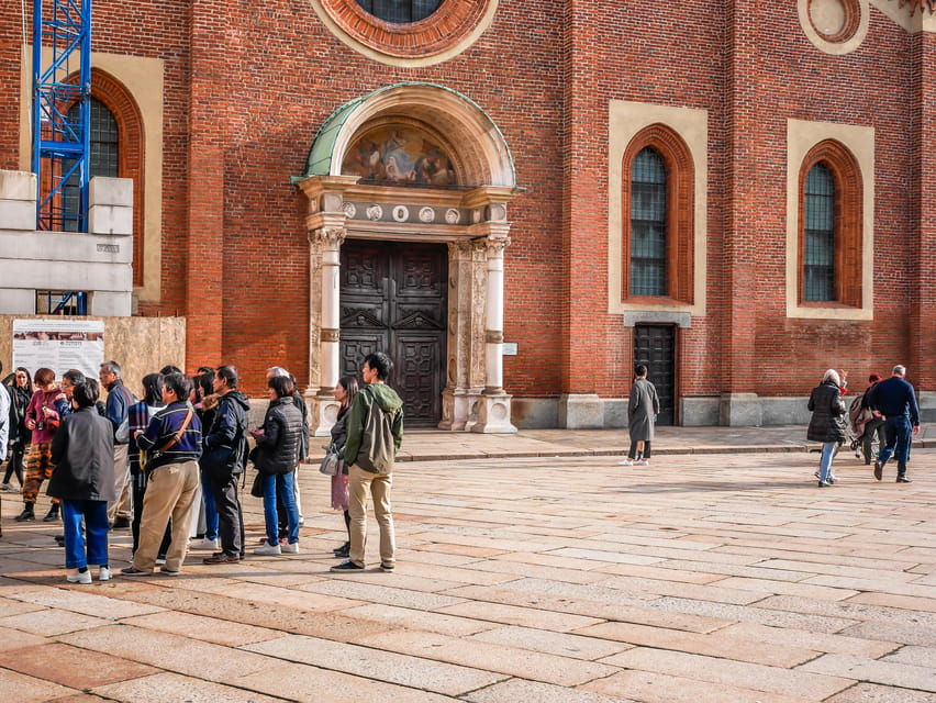 Milan: Last Supper Guided Visit - Outside the refectory: Santa Maria delle Grazie’s facade and atmosphere
