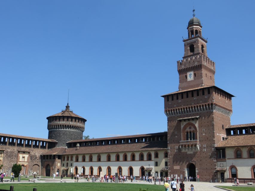 Milan: Leonardo's Last Supper and Michelangelo's Pietà Tour - Getting your bearings at Piazza Castello and inside Sforza Castle