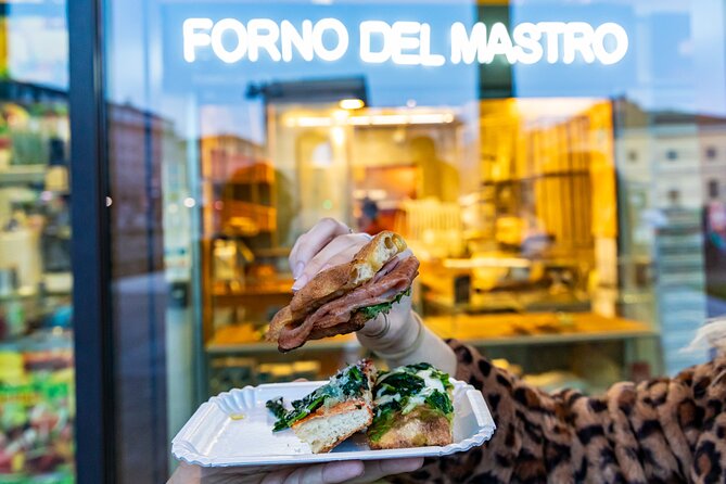 Milan: Navigli Food & Drinks Tour with Eating Europe - Navigli at night: canals, side streets, and aperitivo energy