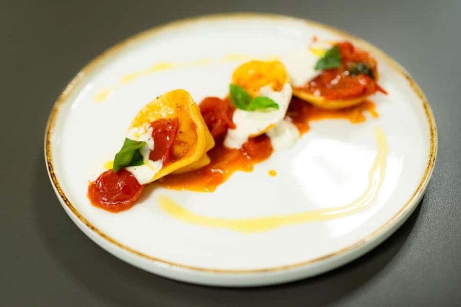 Milan: Pasta, Gnocchi and Tiramisù Cooking Class with Wine - Milan in a 3-hour kitchen rhythm: how the class is structured