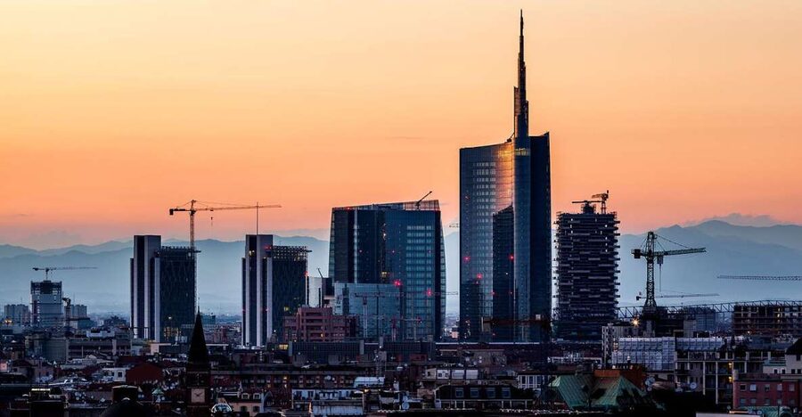 Milan: Piazza Gae Aulenti and Pelli Tower Walking Tour - Corso Como: modern Milan at street level