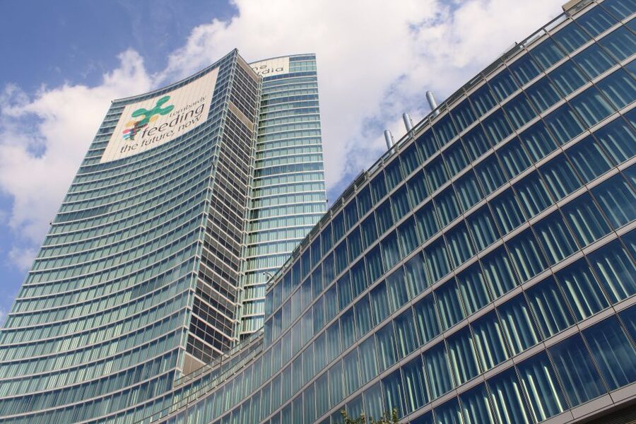 Milan: Piazza Gae Aulenti and Pelli Tower Walking Tour - Eataly in the former Teatro Smeraldo, and your choice at the end