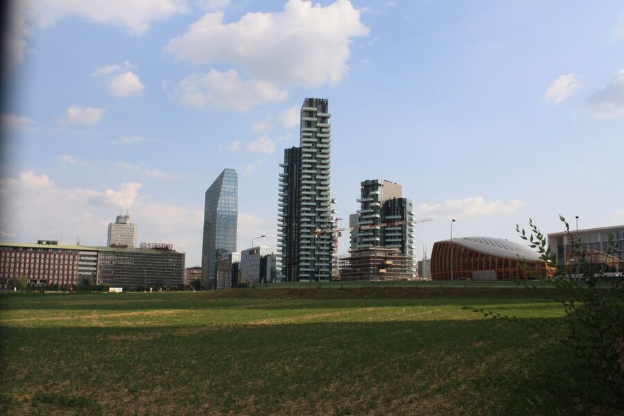 Milan: Piazza Gae Aulenti and Pelli Tower Walking Tour - The route and pacing, stop by stop