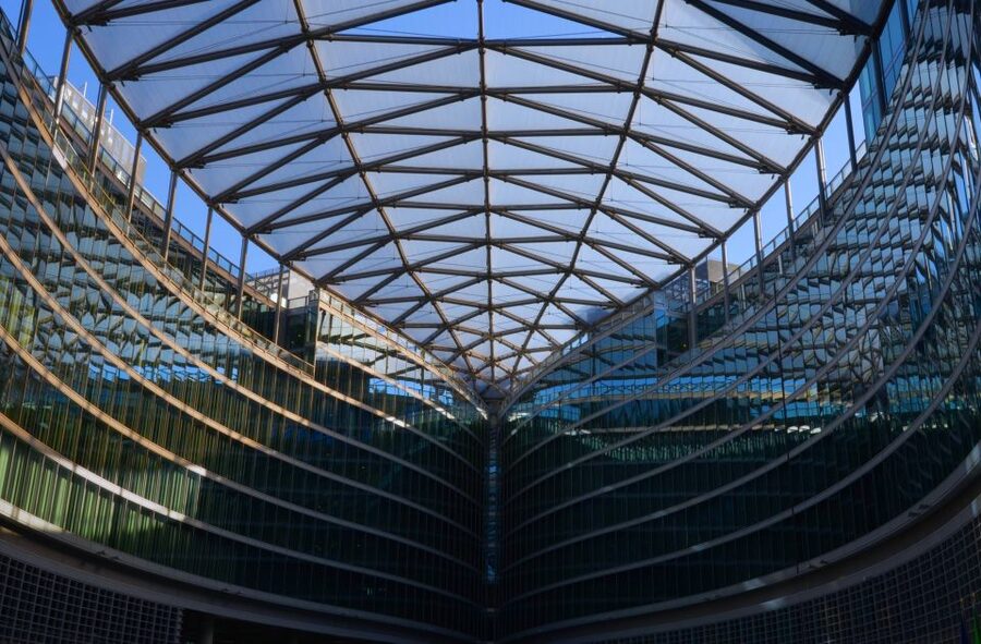 Milan: Piazza Gae Aulenti and Pelli Tower Walking Tour - Who should book this tour, and who might not