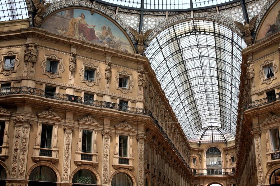 Milan: Private 4-Hour Walking Tour - Sforzesco Castle and Parco Sempione: structure plus breathing room