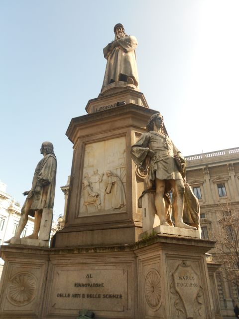 Milan: Private or Shared Essential Walking Tour - Guide style: short, clear, and built for real walking